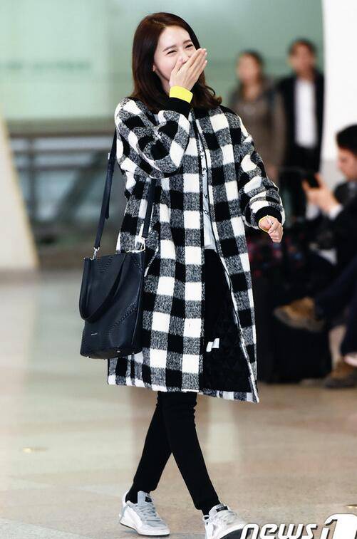 韩国女明星春装搭配 时尚气息席卷而来