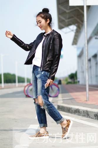 破洞宽松牛仔裤怎么搭配 搭上这些整个装扮更有型
