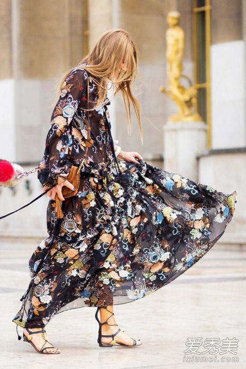 欧美时尚街拍 早春长裙搭配美美哒