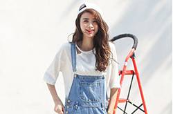 牛仔背带裤怎么穿 巧妙搭配色彩让你更美丽