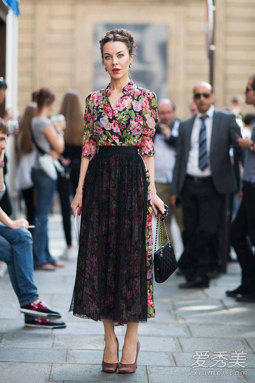 欧美时尚街拍 早春长裙搭配美美哒