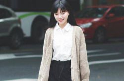 春款开衫毛衣怎么搭配 学他们这么搭就对了