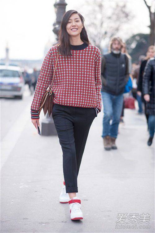 白球鞋搭配圣经 你应该拥有一双