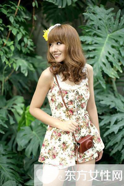 吊带连体裤怎么搭配 这样搭让你走在时尚的尖端