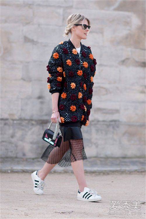 白球鞋搭配圣经 你应该拥有一双