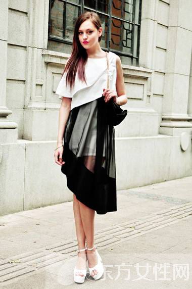 夏季时尚女装高端黑搭配术 简单中带着不凡的气场