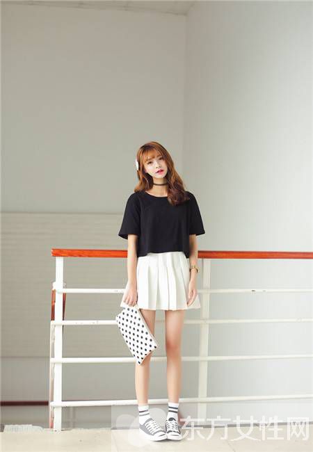 纯色T恤简单搭 让你轻松美一夏