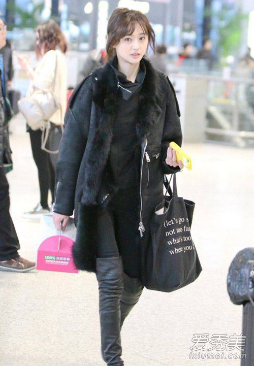 女星机场时尚街拍 刘诗诗粉红大衣亮相