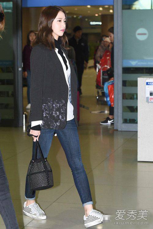 少女时代春装街拍 林允儿早春粉嫩登场