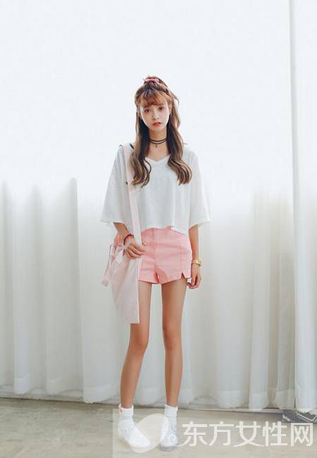 糖果色短裤搭配鞋子技巧 穿对了你就是时尚达人