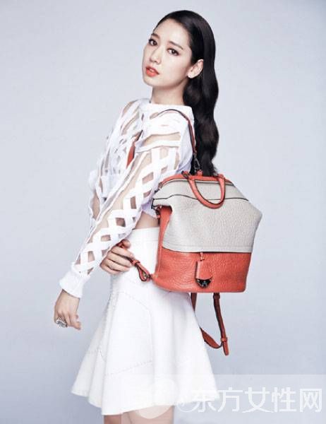 今夏必备性感美艳镂空裙 女星们都爱疯了