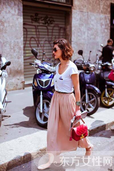 女士t恤衫怎么搭配好看 最潮的穿法都在这里啦