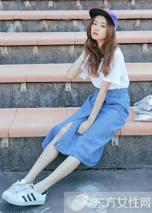 今夏必备牛仔半身裙 5招教你穿出新鲜时髦感