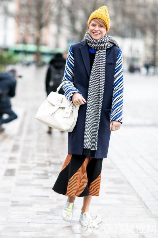围巾大衣的最佳搭配方法 这个冬天最潮不过如此