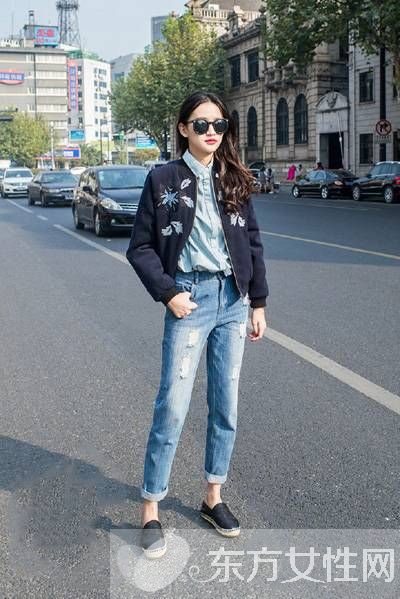 破洞宽松牛仔裤怎么搭配 搭上这些整个装扮更有型