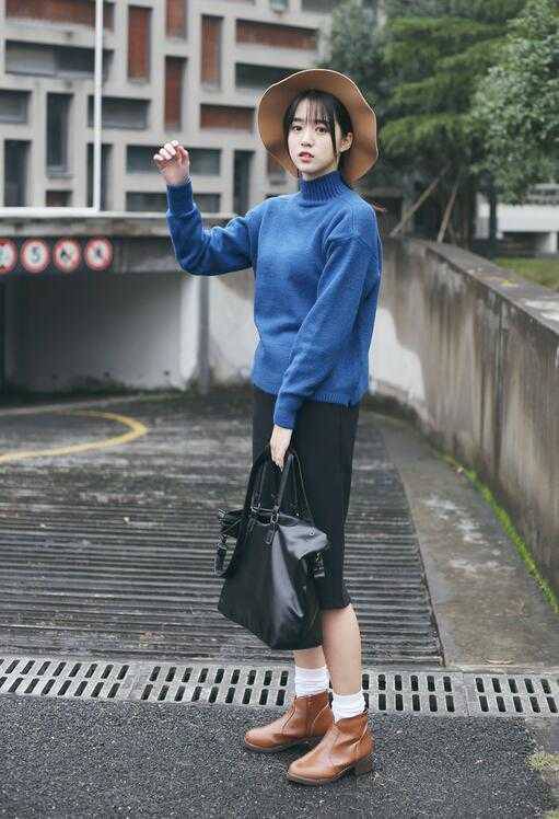 春装高领毛衣怎么搭配 达人街拍搭配推荐