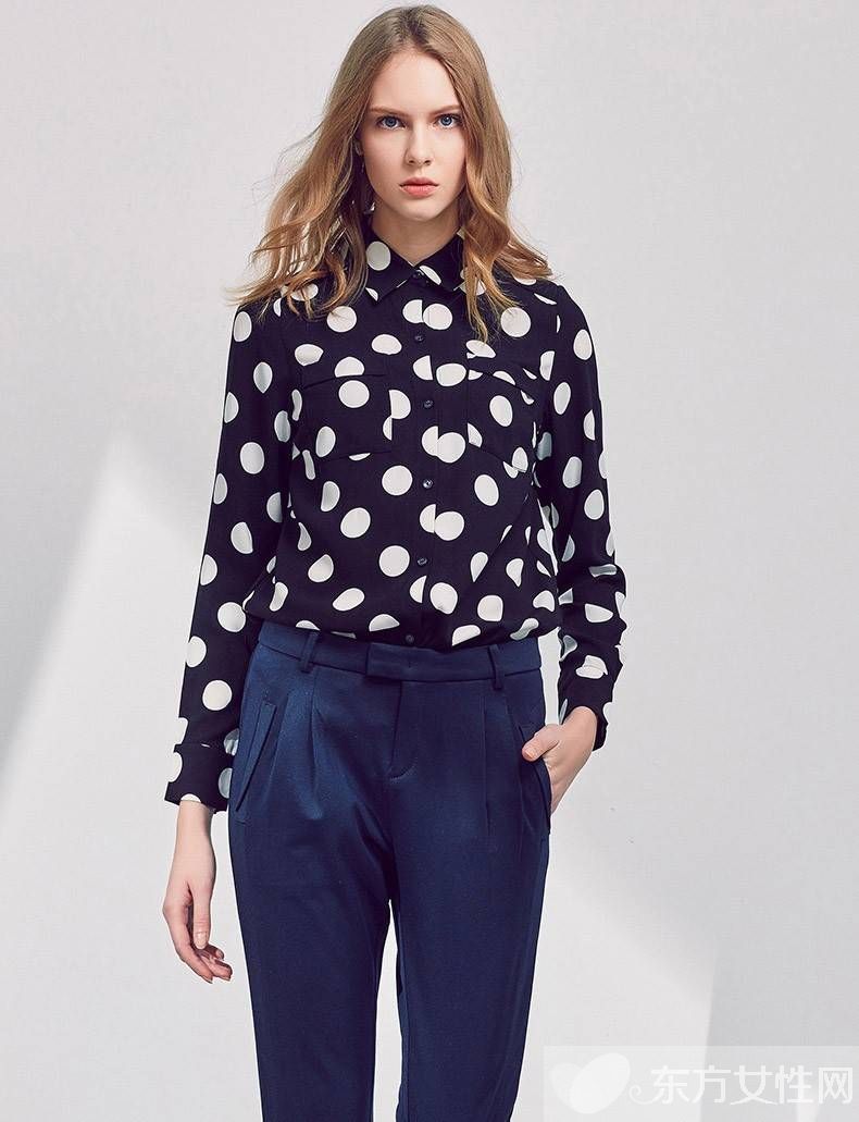 蓝色波点衬衫怎么搭配 这样穿俏皮可爱又时髦