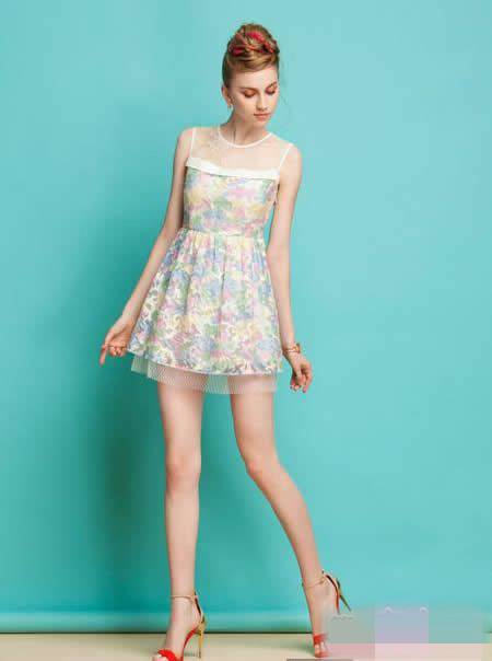 盛夏时尚碎花连衣裙 怎么穿都是美美哒