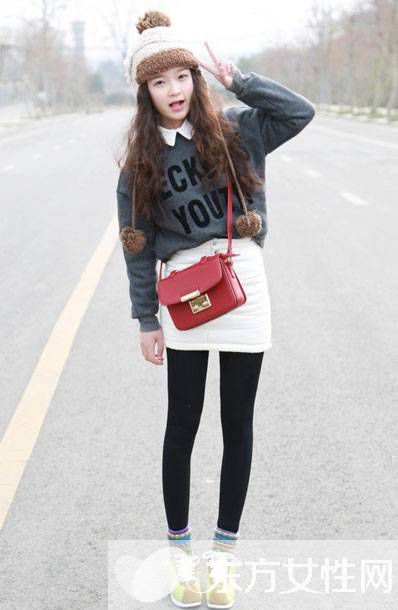 韩版卫衣+短裙超抢眼 春季必备时尚单品