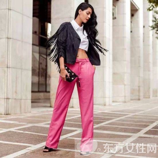 流苏皮衣穿出身材好比例 巧妙搭配显出大长腿