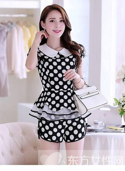 时髦到不行的波尔卡圆点连衣裙 想不吸睛都难