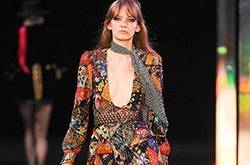 70年代时尚服装搭配 你我都能轻松hold住