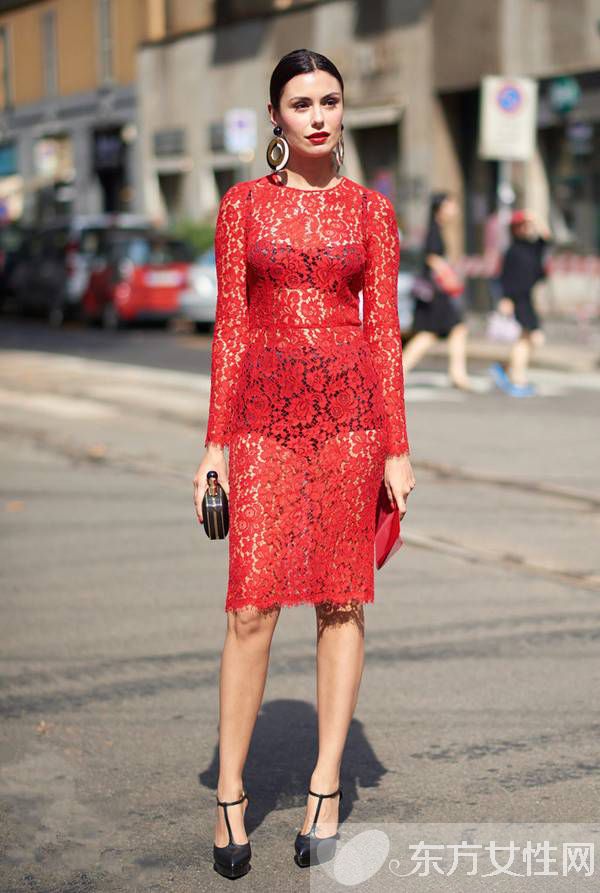 今夏必备扮靓单品蕾丝裙 跟着时尚宠儿这样穿准没错