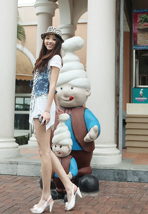 罗马鱼嘴夏季高跟凉鞋搭配 展现夏日的性感风情