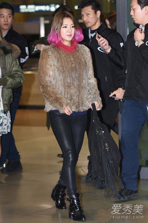 少女时代春装街拍 林允儿早春粉嫩登场