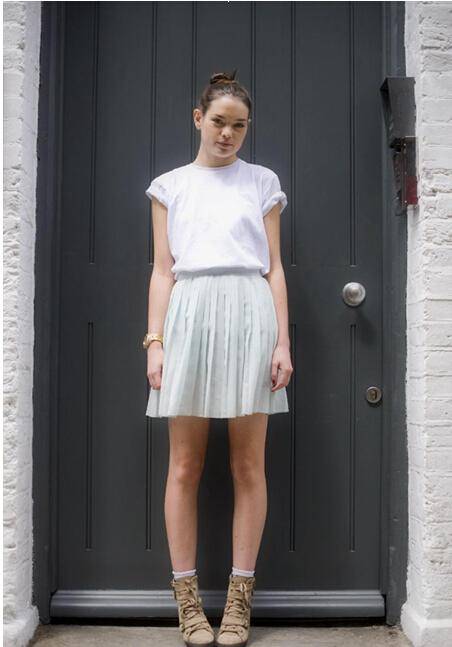 超短裙如何搭配最好看 这样搭显得腿更长哟