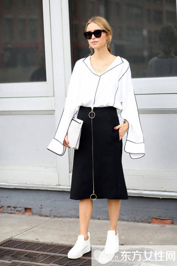 街拍达人教你几招白衬衣的穿法 轻松穿出优雅休闲范