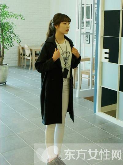 简约风衣+紧身裤搭配术 这样搭才时尚