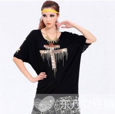 5款健美裤穿搭法 健美裤也能穿出时尚范