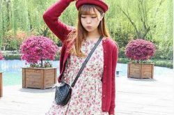 印花连衣裙搭配推荐 秒变甜美小女人