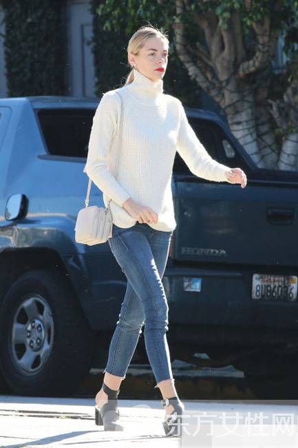 牛仔裤要怎么搭配好看 三种最潮搭配方法推荐