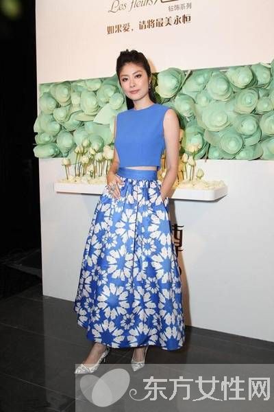 时尚伞裙怎么搭配 5款搭配教你搭出复古赫本风