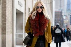 围巾大衣的最佳搭配方法 这个冬天最潮不过如此