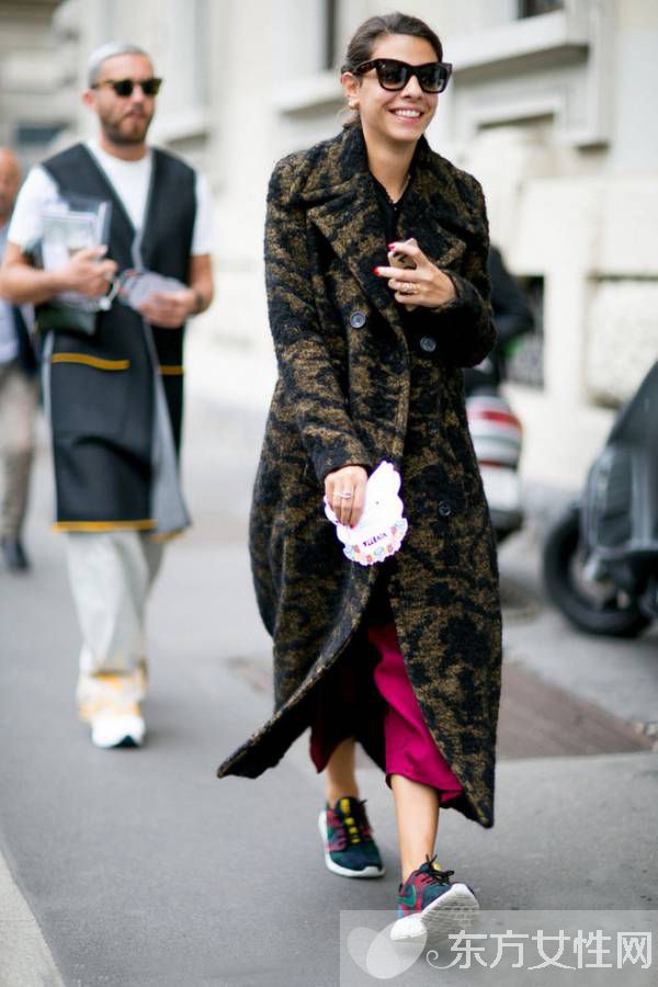 风衣怎么搭配鞋子 搭对了穿出时髦范儿