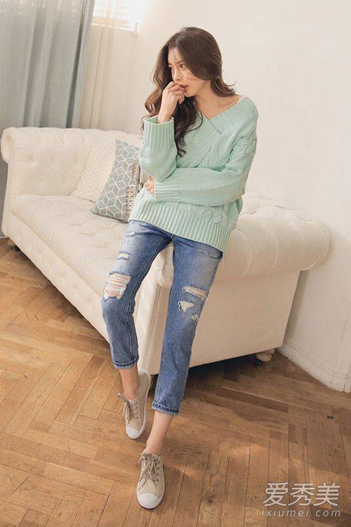 韩国早春街拍 冰淇淋色毛衣美哭你