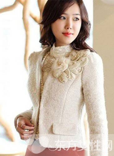 毛呢短外套怎么搭配更显瘦 简单搭配穿出名媛气质