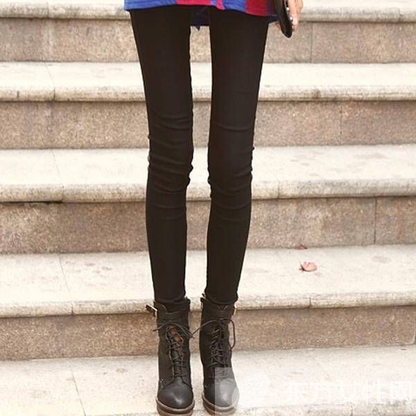紧身裤巧妙搭配 轻松打造百搭的 筷子腿