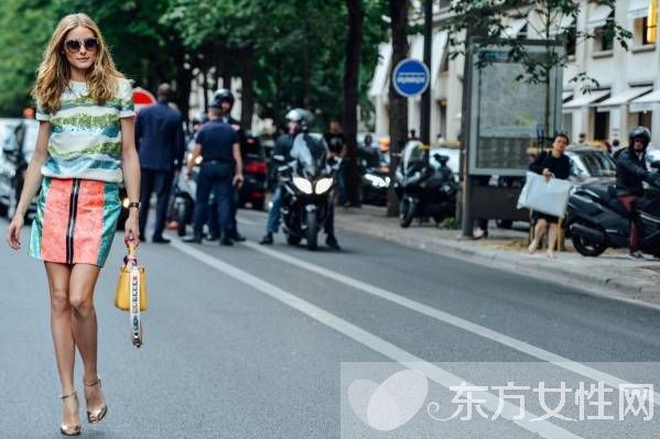 时髦大咖巴黎时装周街拍秀 不仅颜值高还很会穿