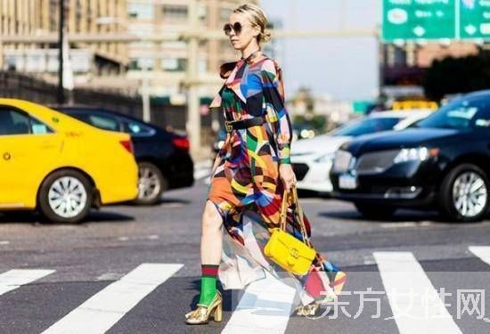 2016时装周街拍 偷学她们的时尚搭配教程