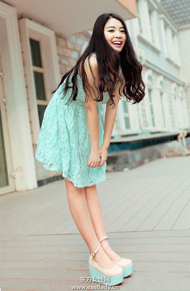 2013年6月25日中国内地街拍 短裙短裤MM最爱