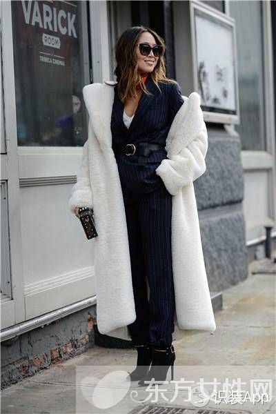 谁说时尚的人儿不怕冷 快看她们的两层外套穿搭法