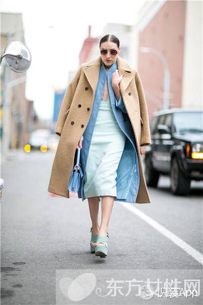 谁说时尚的人儿不怕冷 快看她们的两层外套穿搭法