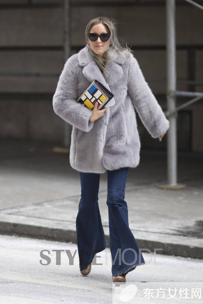潮人街拍示范洋气皮草穿搭 这样穿才不显土