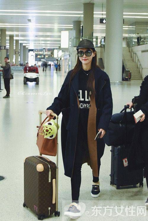 大衣怎么搭配 唐嫣用她的时尚街拍告诉你