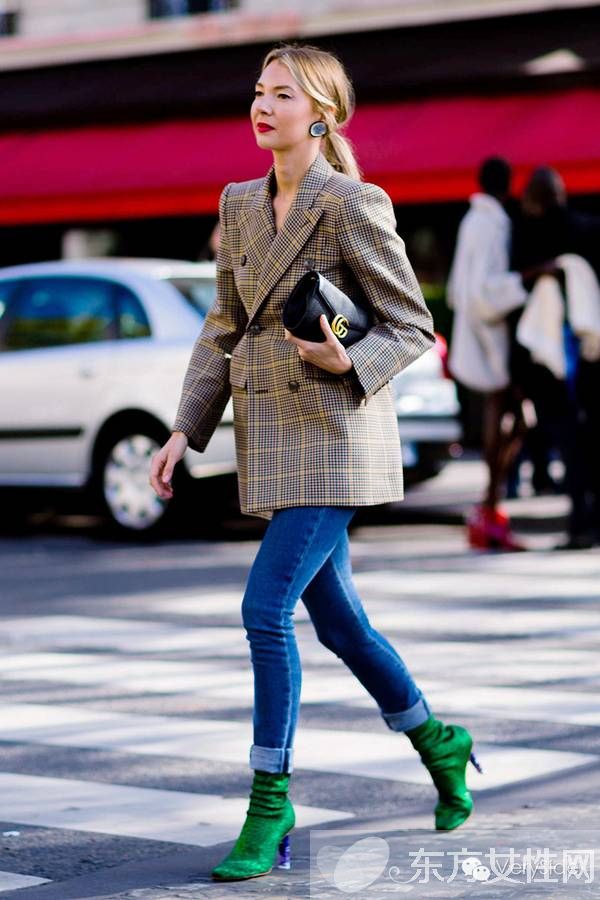 2017春夏米兰时装周街拍 奶奶风格纹单品正流行