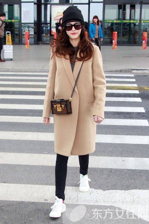 大衣怎么搭配 唐嫣用她的时尚街拍告诉你